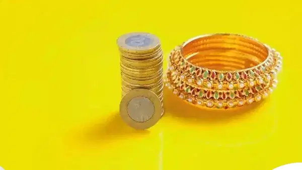 घर में रखा पुराना सोना बेच रहे भारतीय, अगस्त में 20 फीसदी का उछाल; आखिर ऐसा कदम क्यों उठा रहे लोग? घर में रखा पुराना सोना बेच रहे भारतीय, अगस्त में 20 फीसदी का उछाल; आखिर ऐसा कदम क्यों उठा रहे लोग?