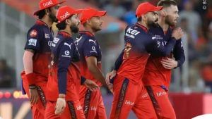 RCB ने खत्म किया ट्रॉफी का सूखा, पहली बार विराट की टीम बनी IPL चैंपियन RCB ने खत्म किया ट्रॉफी का सूखा, पहली बार विराट की टीम बनी IPL चैंपियन