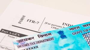 बैंक में 50 लाख या विदेश में प्रॉपर्टी? इन 5 कंडीशन में बिल्कुल भी मिस ना करें ITR फाइल करना बैंक में 50 लाख या विदेश में प्रॉपर्टी? इन 5 कंडीशन में बिल्कुल भी मिस ना करें ITR फाइल करना