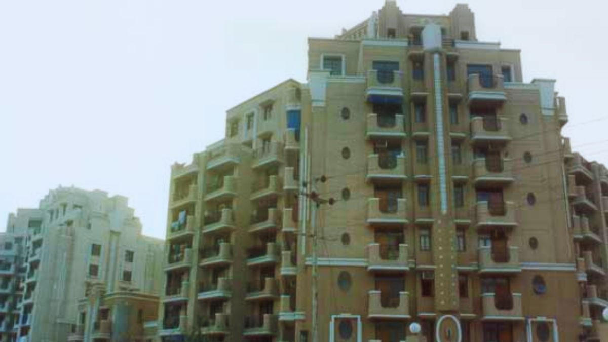 नोएडा की पुरानी सोसायटीज अब बनेंगी मॉडर्न अपार्टमेंट, रहने वालों को मिलेगा बड़ा घर और शिफ्टिंग पर किराया भी नोएडा की पुरानी सोसायटीज अब बनेंगी मॉडर्न अपार्टमेंट, रहने वालों को मिलेगा बड़ा घर और शिफ्टिंग पर किराया भी