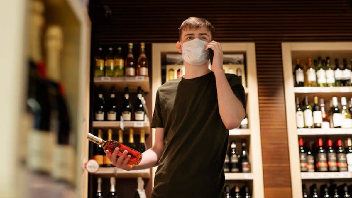 नई शराब पॉलिसी से उत्तर प्रदेश मालामाल, 6 साल में रेवेन्यू डबल, सबसे ज्यादा इन दुकानों की डिमांड नई शराब पॉलिसी से उत्तर प्रदेश मालामाल, 6 साल में रेवेन्यू डबल, सबसे ज्यादा इन दुकानों की डिमांड