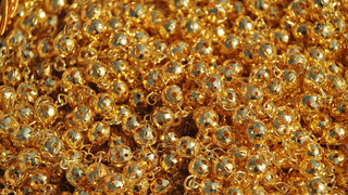 Gold Price Today: 10 ग्राम सोना 98400 रुपये, MCX पर ₹466 सस्ता; जानें आपके शहर का भाव