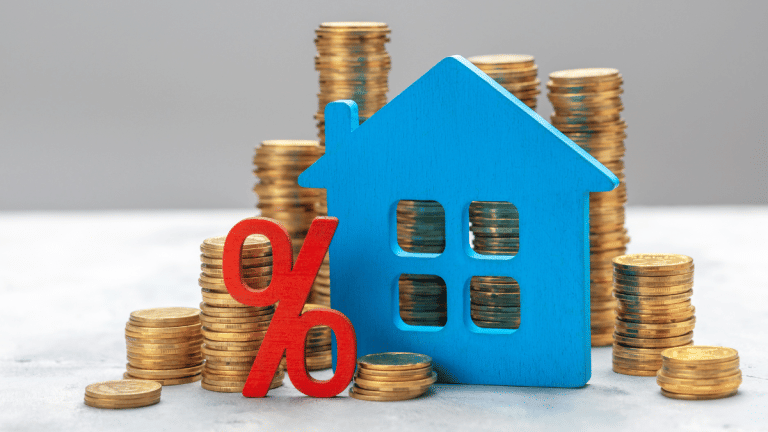 घर खरीदने का है प्लान? 7.10% से शुरू हो रहा होम लोन; जानें Banks और HFCs की तुलना में कहां मिल रही सस्ती ब्याज दर