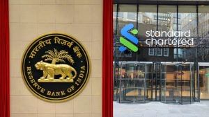 RBI की रडार पर आया ये बड़ा बैंक, डेरिवेटिव्स बिक्री में गड़बड़ी, छोटे कारोबारियों को बेचा गलत प्रोडक्ट! RBI की रडार पर आया ये बड़ा बैंक, डेरिवेटिव्स बिक्री में गड़बड़ी, छोटे कारोबारियों को बेचा गलत प्रोडक्ट!