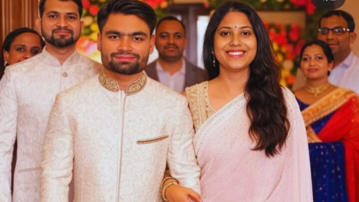 शाही महल है रिंकू-प्रिया सरोज की सगाई का होटल! जानें एक दिन का किराया; शादी के बाद 3.5 करोड़ के घर में रहेगें कपल शाही महल है रिंकू-प्रिया सरोज की सगाई का होटल! जानें एक दिन का किराया; शादी के बाद 3.5 करोड़ के घर में रहेगें कपल