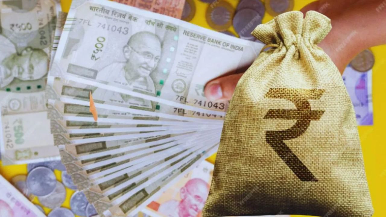 8वां वेतन लागू होते ही क्या तीन गुना बढ़ेगी सरकारी कर्मचारियों की सैलरी? ये कैलकुलेशन दे रहा संकेत, समझ लीजिए