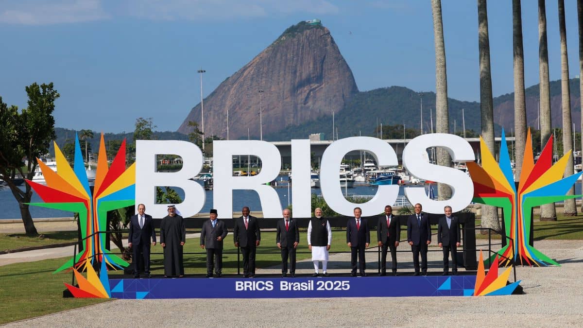 अमेरिका से GDP और परचेजिंग पावर में आगे निकला BRICS, ट्रंप को सता रहा है अब ये डर अमेरिका से GDP और परचेजिंग पावर में आगे निकला BRICS, ट्रंप को सता रहा है अब ये डर