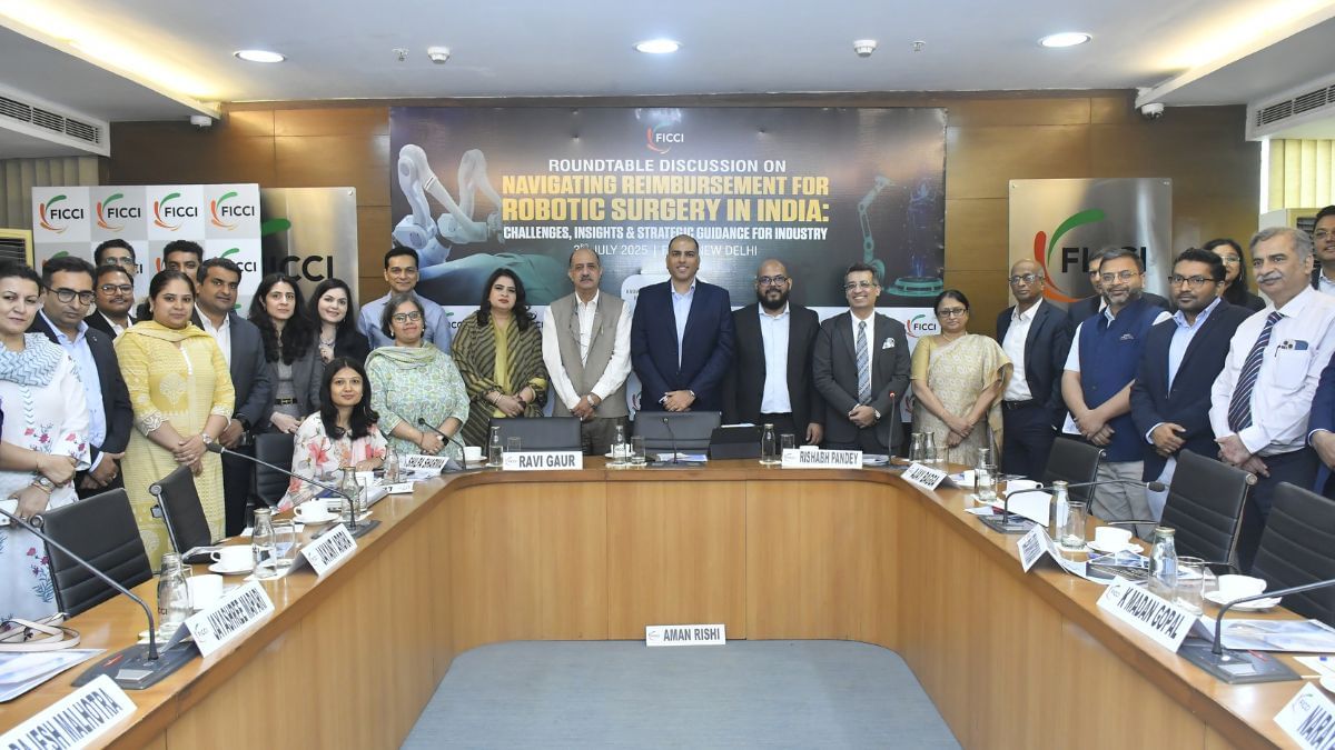 रोबोटिक सर्जरी रिम्बर्समेंट में बड़े सुधार की जरूरत, मरीजों तक पहुंच हो आसान, FICCI बनाएगी टास्क फोर्स रोबोटिक सर्जरी रिम्बर्समेंट में बड़े सुधार की जरूरत, मरीजों तक पहुंच हो आसान, FICCI बनाएगी टास्क फोर्स