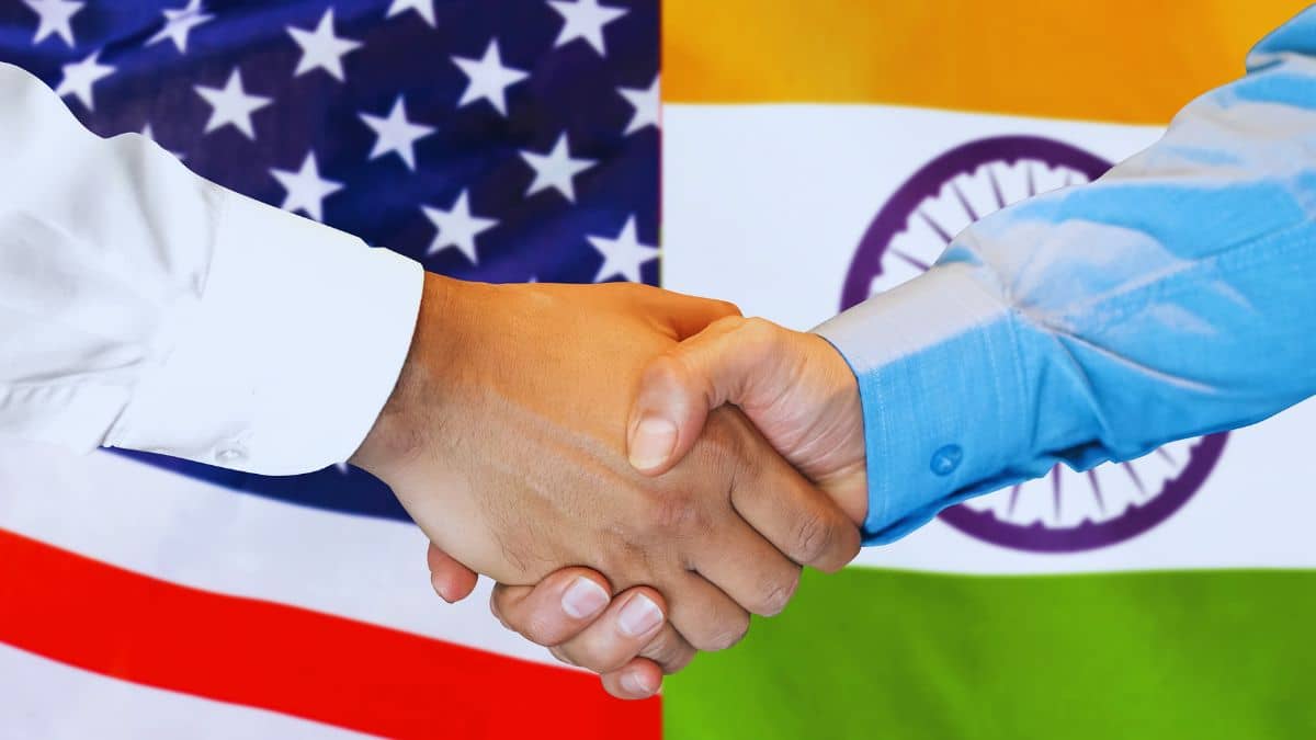 अगले हफ्ते साइन होगा भारत-ब्रिटेन फ्री ट्रेड एग्रीमेंट! 2030 तक $120 अरब व्यापार का लक्ष्य, जानें किसे मिलेगा फायदा अगले हफ्ते साइन होगा भारत-ब्रिटेन फ्री ट्रेड एग्रीमेंट! 2030 तक $120 अरब व्यापार का लक्ष्य, जानें किसे मिलेगा फायदा