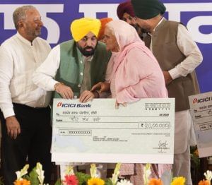 पंजाब लैंड पूलिंग पॉलिसी: हर साल 10 फीसदी बढ़ेगा मुआवजा, प्लॉट नहीं मिलने तक खेती करेंगे किसान पंजाब लैंड पूलिंग पॉलिसी: हर साल 10 फीसदी बढ़ेगा मुआवजा, प्लॉट नहीं मिलने तक खेती करेंगे किसान