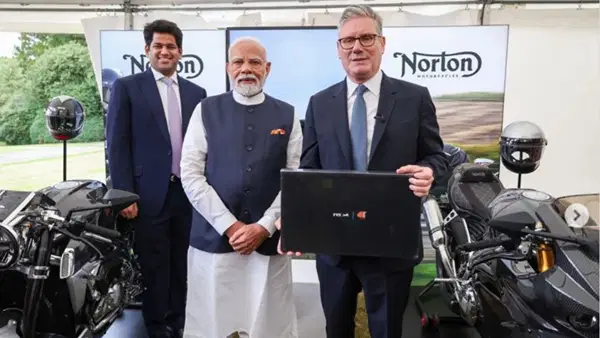 TVS भारत लाएगी Norton की हाई-एंड बाइक, मोदी और ब्रिटिश PM ने किया पेश; जानें कीमत और लॉन्चिंग डेट TVS भारत लाएगी Norton की हाई-एंड बाइक, मोदी और ब्रिटिश PM ने किया पेश; जानें कीमत और लॉन्चिंग डेट