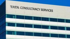 TCS में छंटनी की खबरों के बाद शेयरों में गिरावट, एक महीने में 10 फीसदी तक फिसला स्टॉक TCS में छंटनी की खबरों के बाद शेयरों में गिरावट, एक महीने में 10 फीसदी तक फिसला स्टॉक
