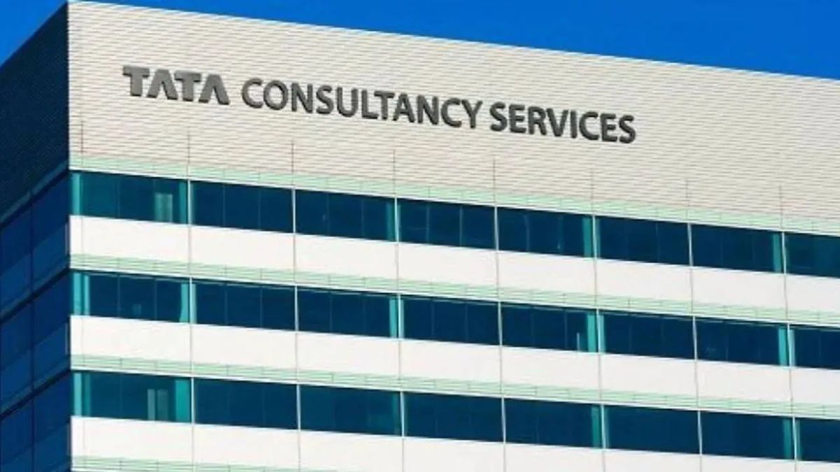 TCS में छंटनी की खबरों के बाद शेयरों में गिरावट, एक महीने में 10 फीसदी तक फिसला स्टॉक TCS में छंटनी की खबरों के बाद शेयरों में गिरावट, एक महीने में 10 फीसदी तक फिसला स्टॉक