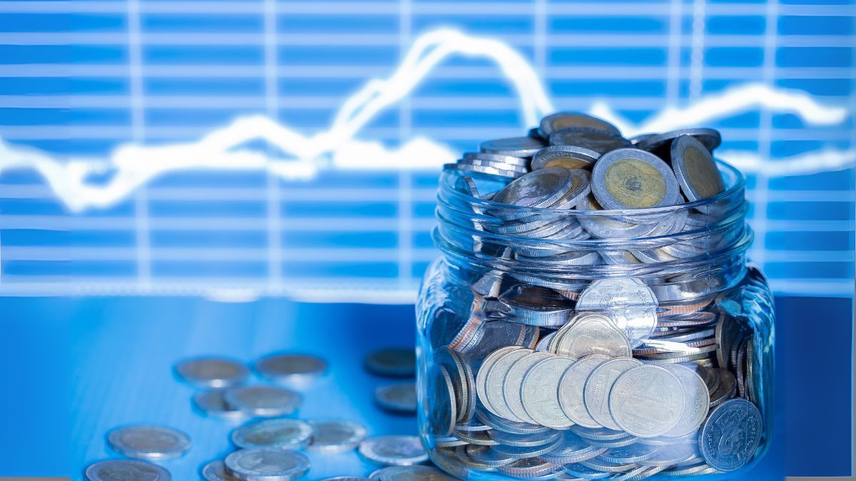 Aggressive Hybrid Fund: रिटायरमेंट तक मिलेगा स्टेबल रिटर्न और टैक्स बेनिफिट्स, एक्सपर्ट से जानें इसके छिपे फायदे Aggressive Hybrid Fund: रिटायरमेंट तक मिलेगा स्टेबल रिटर्न और टैक्स बेनिफिट्स, एक्सपर्ट से जानें इसके छिपे फायदे