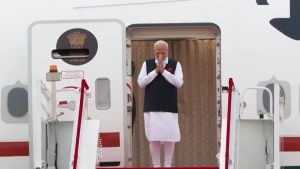 पीएम मोदी पहुंचे चीन… तियानजिन एयरपोर्ट पर हुआ जोरदार स्वागत, SCO समिट में लेंगे भाग पीएम मोदी पहुंचे चीन… तियानजिन एयरपोर्ट पर हुआ जोरदार स्वागत, SCO समिट में लेंगे भाग