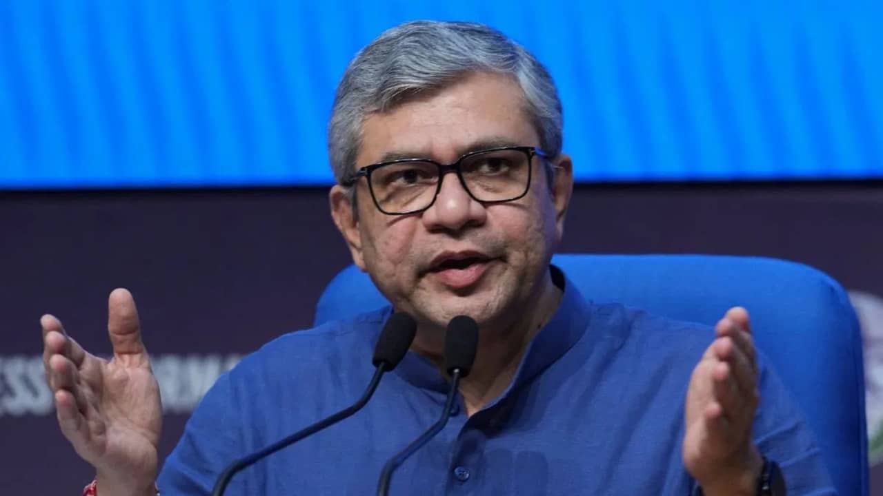 एक मिनट में 25000 टिकट बुक कर सकता है रिजर्वेशन सिस्टम, रेल मंत्री अश्विनी वैष्णव ने अपग्रेडेशन के बारे में बताया एक मिनट में 25000 टिकट बुक कर सकता है रिजर्वेशन सिस्टम, रेल मंत्री अश्विनी वैष्णव ने अपग्रेडेशन के बारे में बताया
