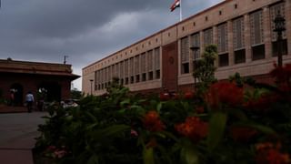 संसद की सुरक्षा में बड़ी चूक, पेड़ के सहारे दीवार फांदकर गरुड़ द्वार तक जा पहुंचा एक व्यक्ति, सुरक्षाकर्मियों ने पकड़ा