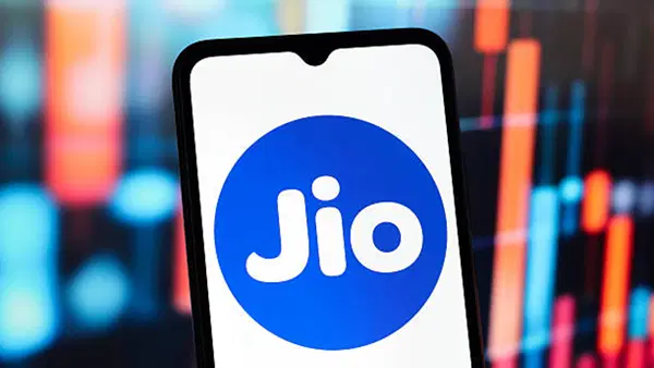 जून 2026 तक आ सकता है Reliance Jio IPO, ₹36000 करोड़ के इश्यू से बन सकता है भारतीय बाजार का रिकॉर्ड जून 2026 तक आ सकता है Reliance Jio IPO, ₹36000 करोड़ के इश्यू से बन सकता है भारतीय बाजार का रिकॉर्ड
