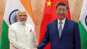 टैरिफ विवाद के बीच PM मोदी और जिनपिंग ने ट्रंप को भेजा सख्त संदेश, भारत-अमेरिका के बीच दूरी से क्यों खुश चीन? टैरिफ विवाद के बीच PM मोदी और जिनपिंग ने ट्रंप को भेजा सख्त संदेश, भारत-अमेरिका के बीच दूरी से क्यों खुश चीन?