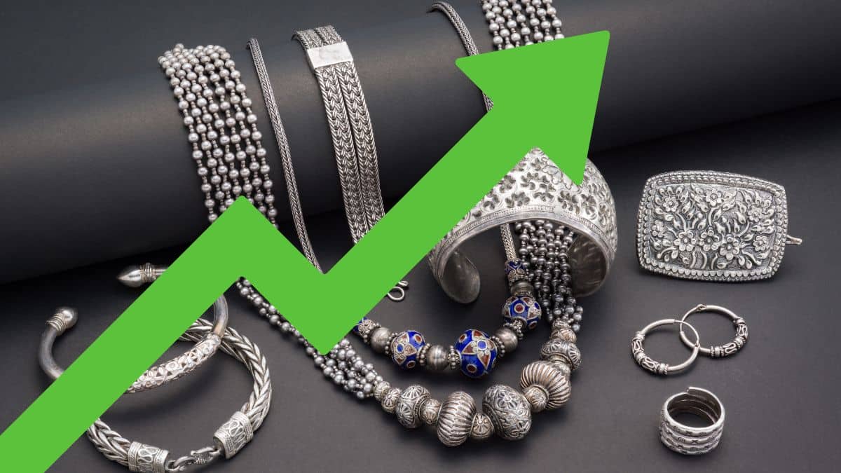 चांदी की कीमतों ने एक दिन में लगाई ₹8500 की लंबी छलांग, सोने के भाव में दिखी सुस्ती; जानें क्या है नया रेट चांदी की कीमतों ने एक दिन में लगाई ₹8500 की लंबी छलांग, सोने के भाव में दिखी सुस्ती; जानें क्या है नया रेट