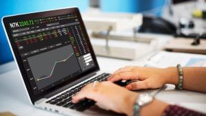 Stocks To Watch: आज HAL, RVNL, Bajaj Auto समेत फोकस में रहेंगे ये शेयर, निवेशक बनाए रखें नजर!