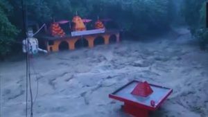 देहरादून में बादल फटने से 2 लोग लापता, कई घर और दुकानें बहीं; 1 से 12 तक के स्कूल बंद देहरादून में बादल फटने से 2 लोग लापता, कई घर और दुकानें बहीं; 1 से 12 तक के स्कूल बंद