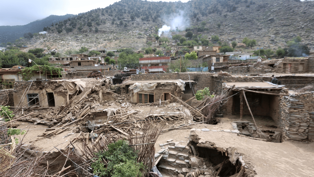 भूकंप के झटकों से फिर दहला अफगानिस्तान, रविवार को आए जलजले में 1124 लोगों की मौत; 3521 घायल भूकंप के झटकों से फिर दहला अफगानिस्तान, रविवार को आए जलजले में 1124 लोगों की मौत; 3521 घायल