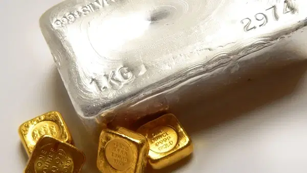 Gold-Silver Ratio बढ़कर 65 के करीब, गिरती कीमतों के बीच सोना या चांदी, किसमें बन रहा है निवेश का मौका? Gold-Silver Ratio बढ़कर 65 के करीब, गिरती कीमतों के बीच सोना या चांदी, किसमें बन रहा है निवेश का मौका?