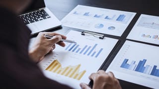 कर्ज खत्म, मुनाफा रॉकेट… इस ऑटो कंपनी पर FIIs क्यों लगा रहे हैं लंबी बाजी? 2.71% से 10.27% तक बढ़ी हिस्सेदारी