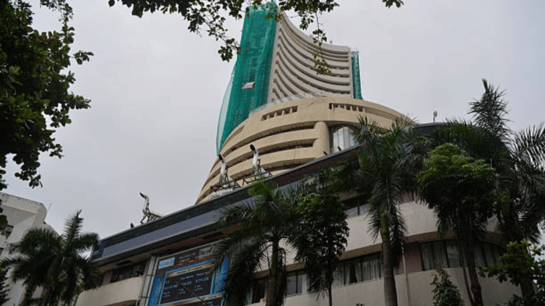 टॉप-10 में 7 कंपनियों की मार्केट वैल्यू में ₹74573 करोड़ का इजाफा, HDFC बैंक सबसे आगे, LIC-SBI जैसे दिग्गज शामिल
