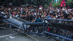 नेपाल में हटा सोशल मीडिया बैन, 19 लोगों की मौत के बाद झुकी सरकार, गृह मंत्री ने दिया इस्तीफा, जानें डिटेल्स नेपाल में हटा सोशल मीडिया बैन, 19 लोगों की मौत के बाद झुकी सरकार, गृह मंत्री ने दिया इस्तीफा, जानें डिटेल्स