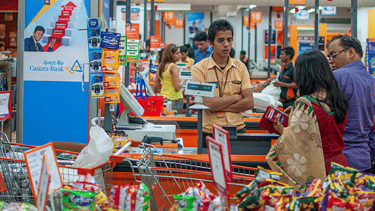 GST कटौती के बाद भी 5, 10, 20 रुपये वाले बिस्कुट-चिप्स पैकट के नहीं घटेंगे दाम, जानें कंज्यूमर्स को कैसे मिलेगा लाभ GST कटौती के बाद भी 5, 10, 20 रुपये वाले बिस्कुट-चिप्स पैकट के नहीं घटेंगे दाम, जानें कंज्यूमर्स को कैसे मिलेगा लाभ