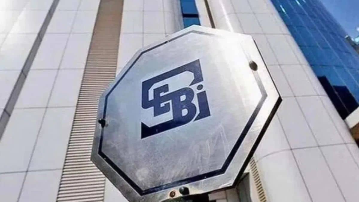 SEBI ने इक्विटी म्यूचुअल फंड नियमों में किया बड़ा बदलाव, ओवरलैप पर होगी सख्त निगरानी SEBI ने इक्विटी म्यूचुअल फंड नियमों में किया बड़ा बदलाव, ओवरलैप पर होगी सख्त निगरानी