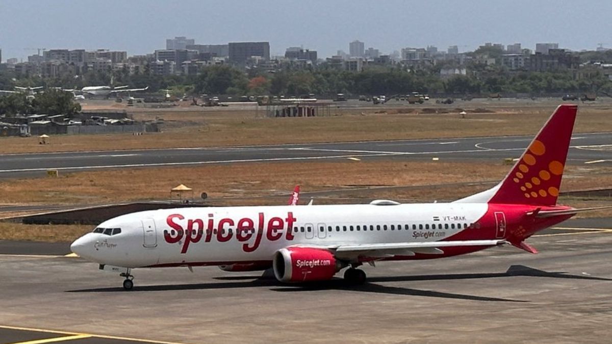 टेक ऑफ करते ही गिरा स्पाइसजेट Q400 के विमान का पहिया, मुंबई में इमरजेंसी लैंडिंग; 75 यात्री थे सवार