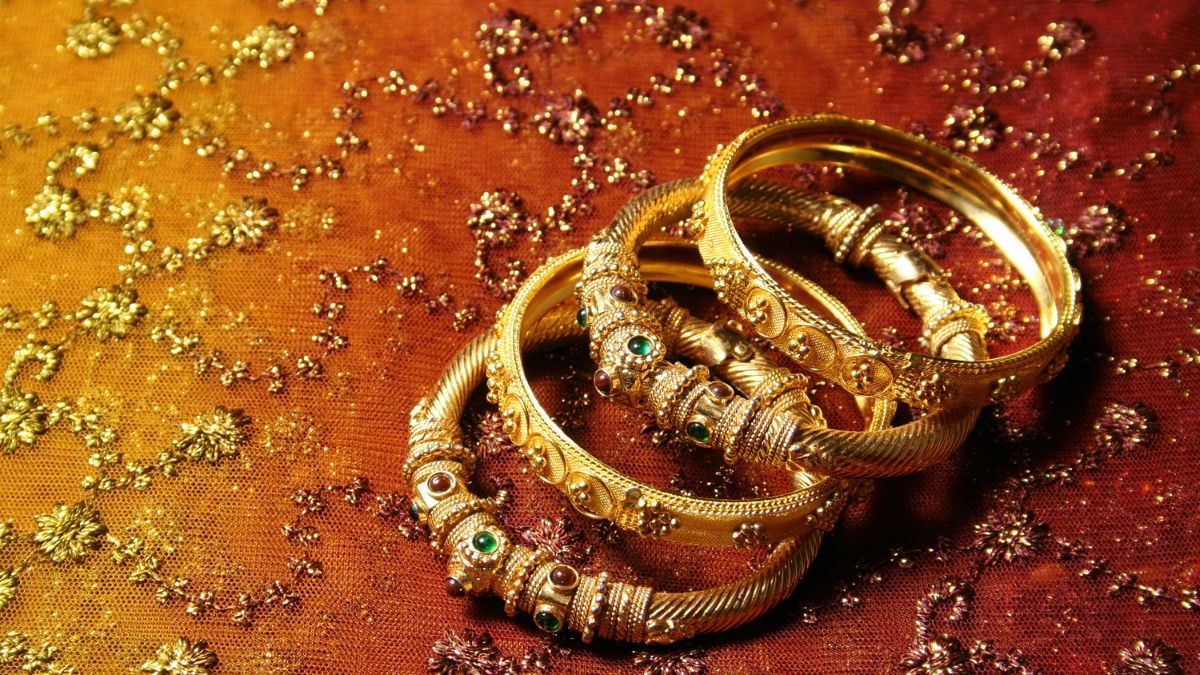 मंदिर से शुरू हुआ ब्रांड बना 120 करोड़ का साम्राज्य, एक इंस्टाग्राम पोस्ट ने इस ज्वैलरी कंपनी की बदल दी किस्मत मंदिर से शुरू हुआ ब्रांड बना 120 करोड़ का साम्राज्य, एक इंस्टाग्राम पोस्ट ने इस ज्वैलरी कंपनी की बदल दी किस्मत