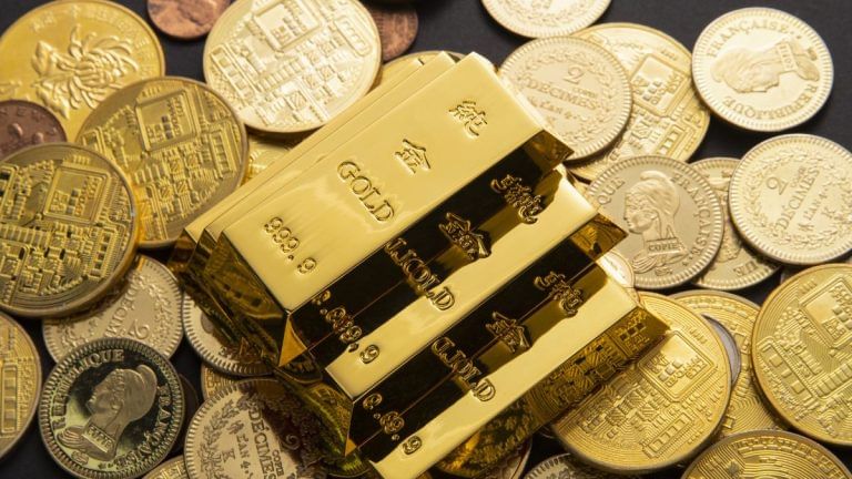 सोने में लगाया था पैसा तो ये है बड़ा अलर्ट! 27% रिटर्न के बाद टूट रहा बाजार, Sell या Hold पर जानें एक्सपर्ट्स की राय सोने में लगाया था पैसा तो ये है बड़ा अलर्ट! 27% रिटर्न के बाद टूट रहा बाजार, Sell या Hold पर जानें एक्सपर्ट्स की राय