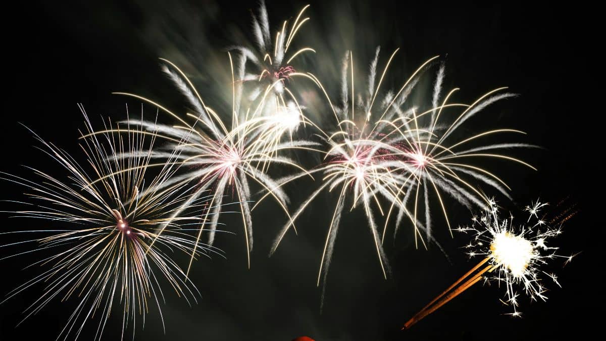 दिल्ली-NCR में दीपावली पर फोड़ सकेंगे पटाखे, सुप्रीम कोर्ट ने दी अनुमति; लेकिन इस बात का रखना होगा ध्यान दिल्ली-NCR में दीपावली पर फोड़ सकेंगे पटाखे, सुप्रीम कोर्ट ने दी अनुमति; लेकिन इस बात का रखना होगा ध्यान