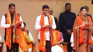 गुजरात कैबिनेट में बड़ा फेरबदल, हर्ष संघवी ने ली उपमुख्यमंत्री पद की शपथ; मंत्रिमंडल में 19 नए चेहरे गुजरात कैबिनेट में बड़ा फेरबदल, हर्ष संघवी ने ली उपमुख्यमंत्री पद की शपथ; मंत्रिमंडल में 19 नए चेहरे