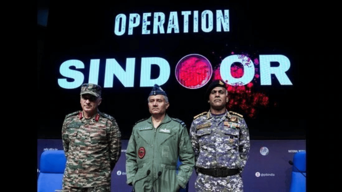 Operation Sindoor के दौरान आसमान से आग बरसाने वाले 6 वीर योद्धाओं को गैलेंट्री अवार्ड, इनकी बदौलत घुटने पर आ गया था पाक Operation Sindoor के दौरान आसमान से आग बरसाने वाले 6 वीर योद्धाओं को गैलेंट्री अवार्ड, इनकी बदौलत घुटने पर आ गया था पाक
