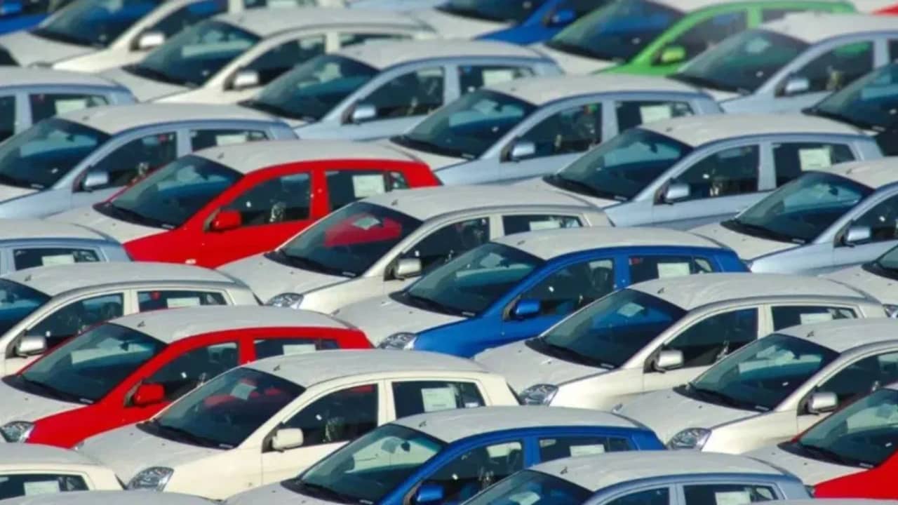 GST रिफॉर्म और नवरात्रि उत्सव ने पैसेंजर व्हीकल्स की सेल्स को दी रफ्तार, जमकर बिकीं कारें; दोपहिया की सेल्स ने बनाया रिकॉर्ड GST रिफॉर्म और नवरात्रि उत्सव ने पैसेंजर व्हीकल्स की सेल्स को दी रफ्तार, जमकर बिकीं कारें; दोपहिया की सेल्स ने बनाया रिकॉर्ड