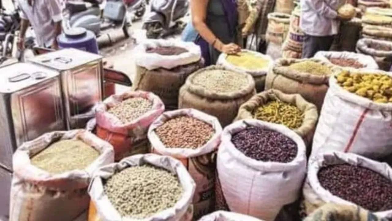 रिटेल के बाद थोक महंगाई दर में भी गिरावट, सितंबर में 0.13% पर WPI, जानें- पॉजिटिव रेट के पीछे के कारण रिटेल के बाद थोक महंगाई दर में भी गिरावट, सितंबर में 0.13% पर WPI, जानें- पॉजिटिव रेट के पीछे के कारण