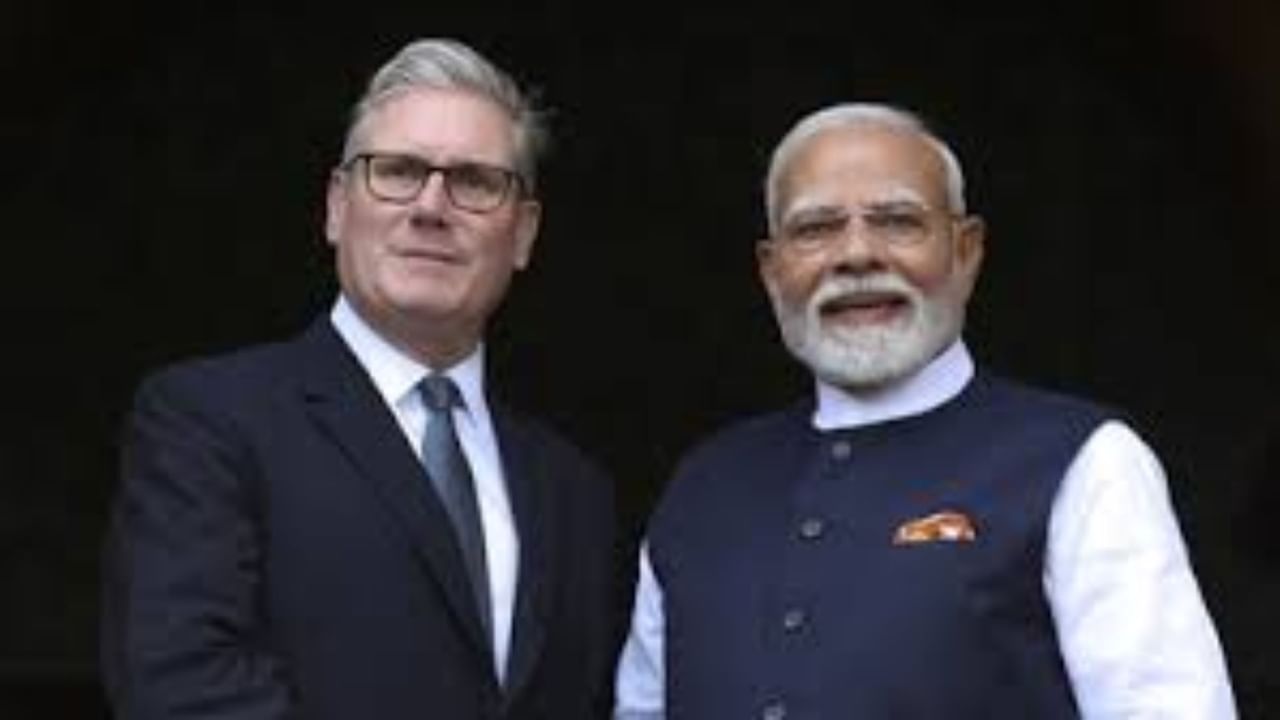 ब्रिटेन के PM कीर स्टारमर पहुंचे भारत, पीएम मोदी के साथ बैठक में व्यापार, निवेश, आर्थिक सहयोग के एजेंडे पर होगी चर्चा ब्रिटेन के PM कीर स्टारमर पहुंचे भारत, पीएम मोदी के साथ बैठक में व्यापार, निवेश, आर्थिक सहयोग के एजेंडे पर होगी चर्चा