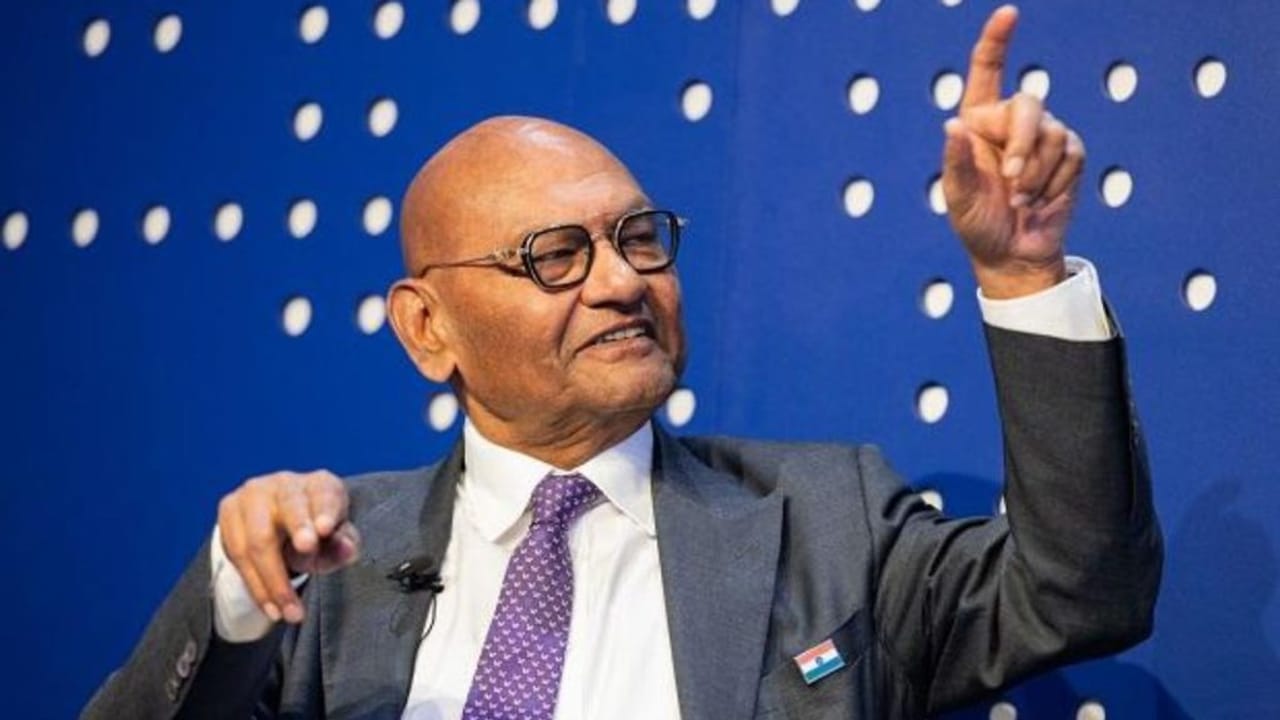 बिहार में जन्मे, बचपन में कबाड़ बेचा और फिर खड़ी की करोड़ों की कंपनी