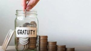5 साल नहीं… अब एक साल की सर्विस पर ही मिलेगी ग्रेच्युटी, सरकार ने बदला नियम; क्या आपको मिलेगा फायदा?