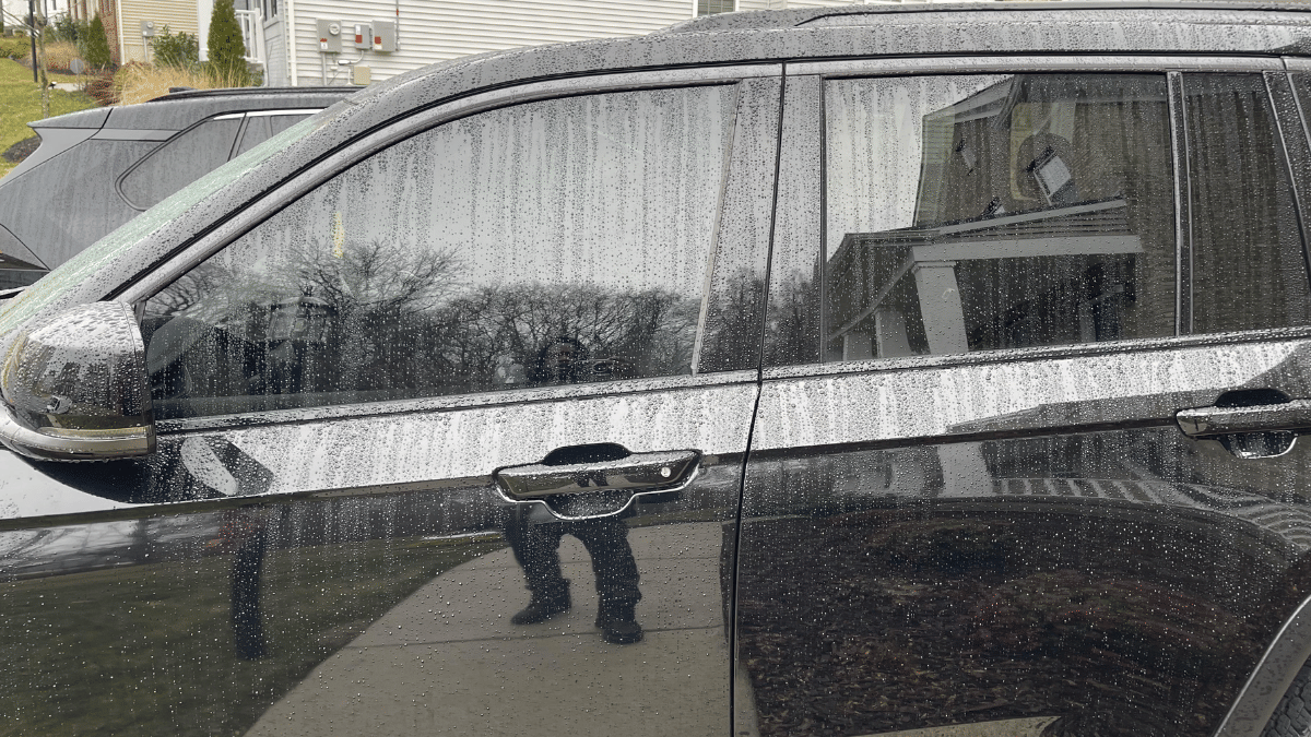 कार में इस खास किस्म के ग्लास लगाने पर पुलिस कस सकती है शिकंजा, जानें भारत में क्यों है बैन