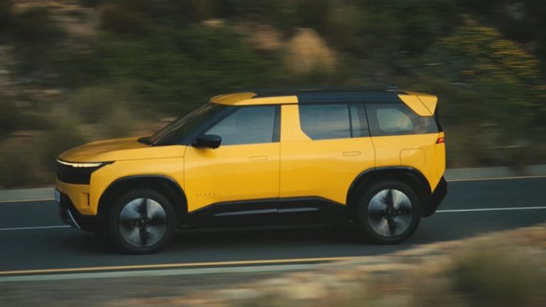 Tata Sierra 2025 का आज ग्लोबल बाजार में हुआ डेब्यू! नए लुक, नए केबिन, नए इंजन के साथ जानें भारत में कब होगी लॉन्च