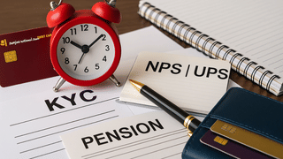 KYC अपडेट से लेकर UPS में स्विच की डेडलाइन नजदीक, 30 नवंबर से पहले कर लें ये काम वरना रुक जाएगी पेंशन