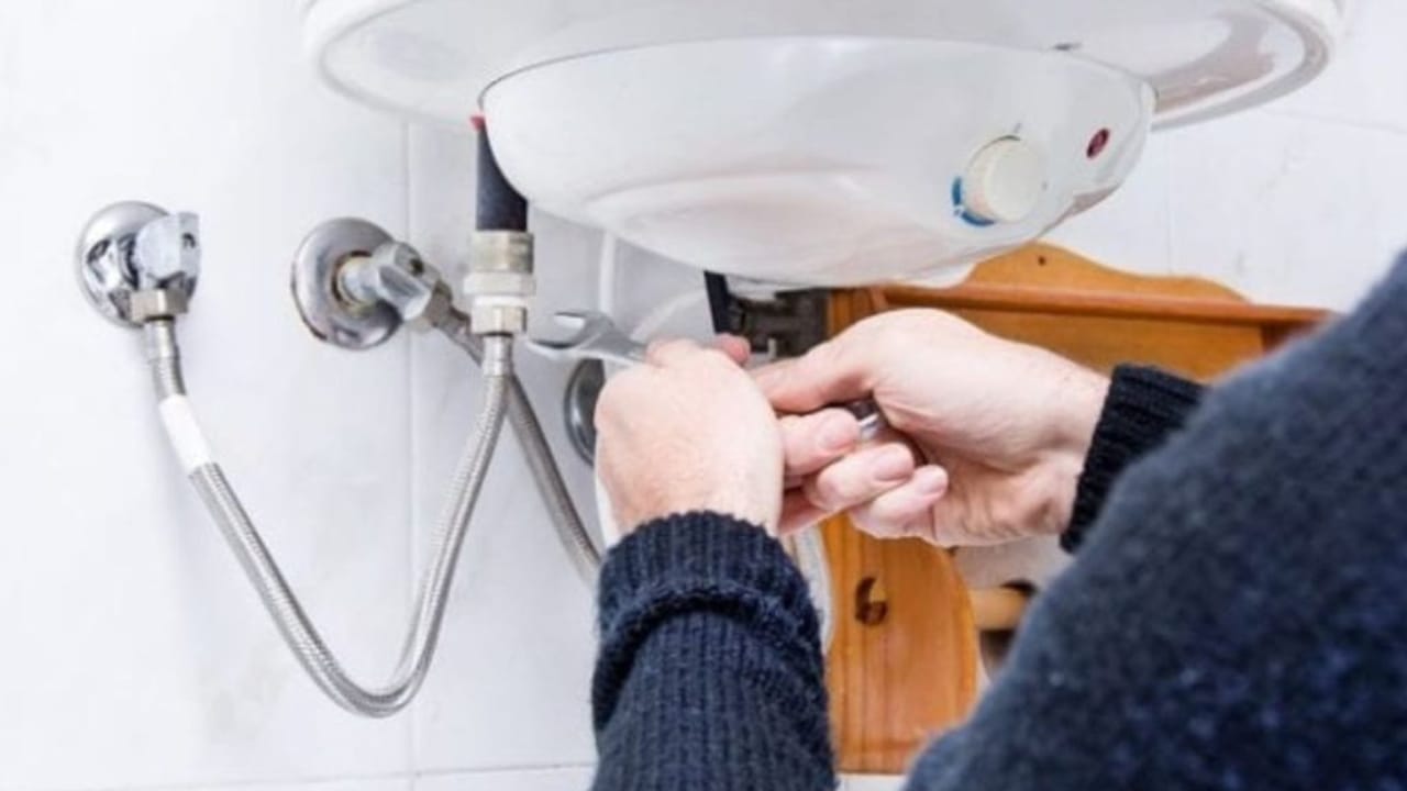 ‘टाइम बॉम्ब’ से कम नहीं घर पर लगा गीजर, यूज करते समय न करें ये 4 गलतियां