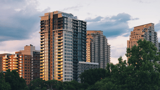 टॉप 28 लिस्टेड रियल्टी कंपनियों ने पहली छमाही में बेची ₹92,500 करोड़ की प्रॉपर्टी, यह ग्रुप रहा नंबर-1, देखें लिस्ट