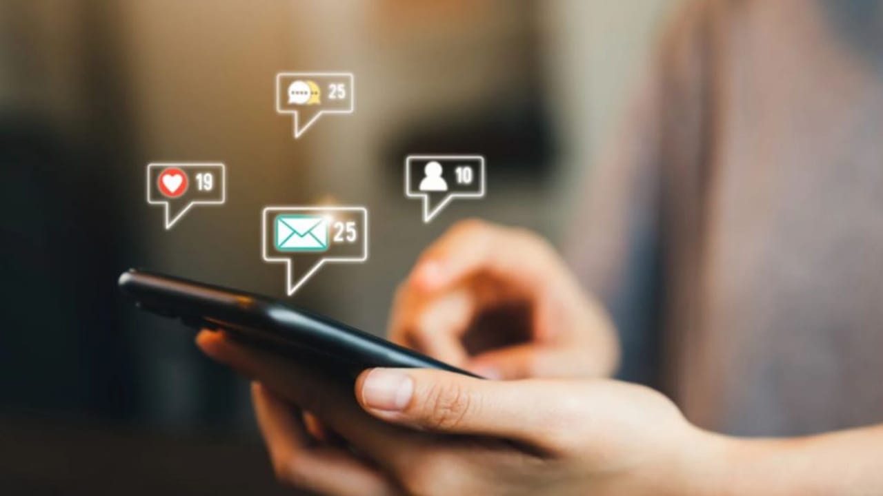 मैसेजिंग से आगे निकल गया WhatsApp, 2025 के इन 5 फीचर्स ने बदल दिया पूरा एक्सपीरियंस